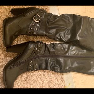 Black fur boots